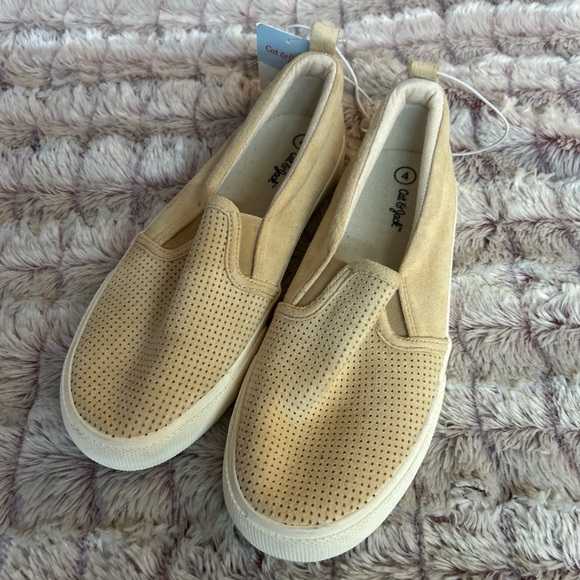 Cat & Jack Other - Cat & Jack Casual Beige Slip-On Sneakers size 4